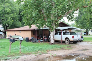 610 S East 3rd St, Knox City, TX 79529