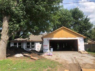 112 S Wells St, Odessa, MO 64076