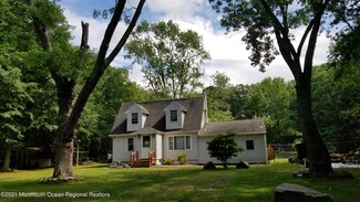 10 Lautarick Ln, Howell, NJ 07731
