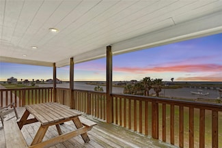 210 Fathom Dr, Freeport, TX 77541
