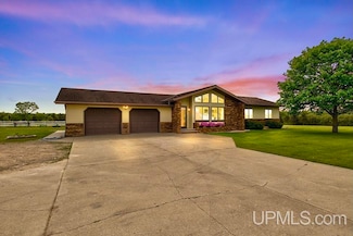 12104 T Rd, Rapid River, MI 49878