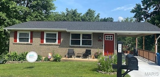 2945 Hallmark Ln, Saint Louis, MO 63125