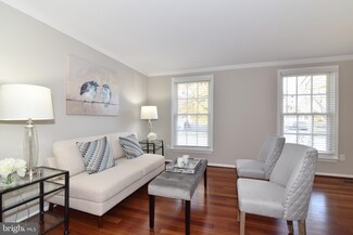 1322 Shallow Ford Rd, Herndon, VA 20170