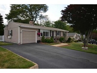 4 Rainbow Rd, Cranston, RI 02920