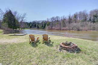 5871 W 12 Rd, Mesick, MI 49668