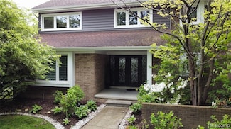5084 Champlain Cir, West Bloomfield, MI 48323
