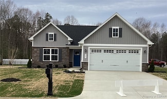 207 Pleasant Banks Ln, Kilmarnock, VA 22482