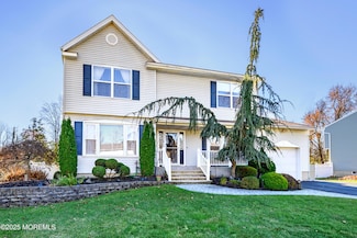 10 Sandybrook Rd, Manalapan, NJ 07726