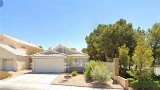 2324 Diamondback Dr, Las Vegas, NV 89117