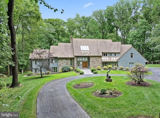6 Hunt Club Ln, Malvern, PA 19355