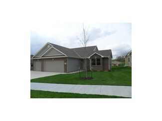2009 Fountain Creek Dr, Saint Joseph, MO 64504