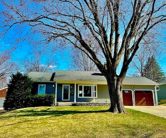 3337 Mount Vernon Dr, Waterloo, IA 50701