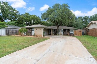 2902 SE 6th St, Mineral Wells, TX 76067