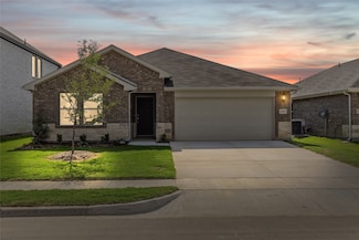 250 Sugarlands Dr, Greenville, TX 75402
