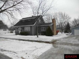 101 9th St, Windom, MN 56101