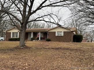 22755 Pin Oak Dr, Lebanon, MO 65536
