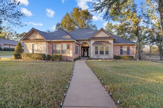 215 Richland Dr, Palestine, TX 75801