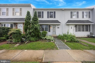 918 Greenhouse Dr, Secane, PA 19018