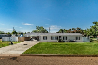 301 Avenue A, Hart, TX 79043