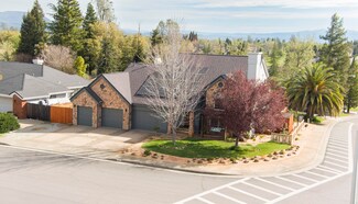 1607 Saint Andrews Dr, Redding, CA 96003
