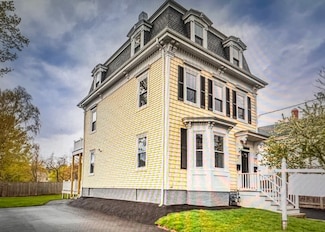 17 Emerson St Unit 2, Wakefield, MA 01880
