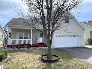 2708 Ruby St, Traverse City, MI 49684