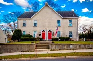 23 Madison St, Newton, NJ 07860