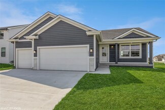 221 13th St NW, Bondurant, IA 50035