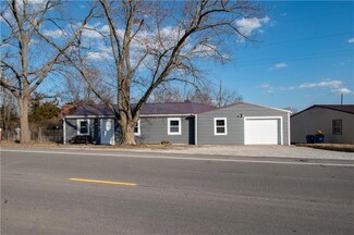941 N Jesse James Rd, Excelsior Springs, MO 64024
