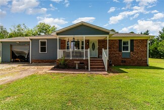 2112 Charlottes Rd, Clinton, SC 29325