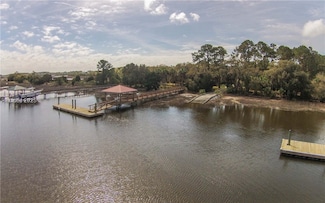 52 Old Smugglers Wharf Rd, Saint Helena Island, SC 29920