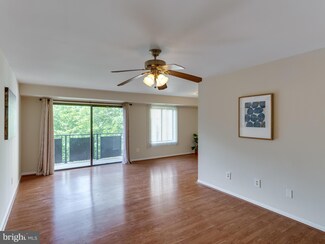 3101 S Manchester St Unit 418, Falls Church, VA 22044