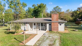 217 E Booe Rd, Austin, IN 47102