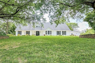 2 Fieldcrest Ln, Saint Joseph, MO 64506