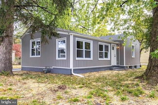 1236 S Pennsylvania Ave, Morrisville, PA 19067