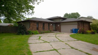 942 Mohawk Dr, Crown Point, IN 46307