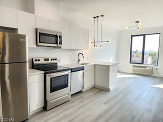 925 E Jersey St, Elizabeth, NJ 07201