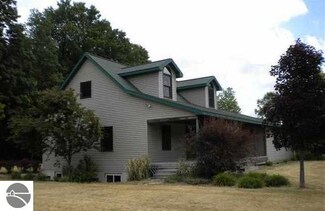 20680 Cinder Rd, Interlochen, MI 49643