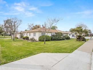 403 W Grangeville Blvd, Hanford, CA 93230