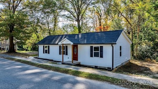 205 W Robinson St, Dallas, NC 28034