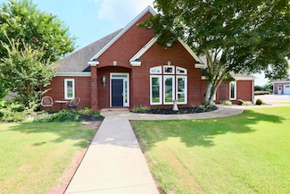 212 W Girard Ave, Muscle Shoals, AL 35661