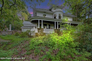 32 Elmhurst Blvd, Scranton, PA 18505