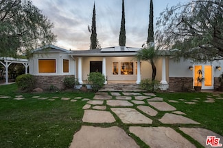 22832 Collins St, Woodland Hills, CA 91367