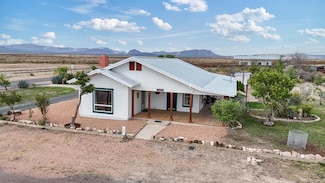 101 N 7th St E, Marathon, TX 79842