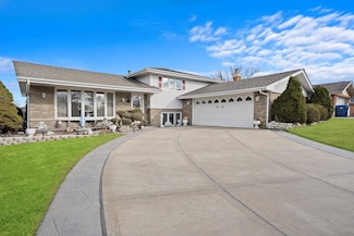 8935 S 81st Ave, Hickory Hills, IL 60457