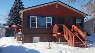 301 17th St NW, Minot, ND 58703