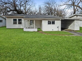 6825 Saint Olaf Dr, Saint Louis, MO 63134