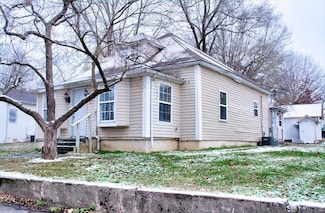 206 N Webster Ave, Ash Grove, MO 65604