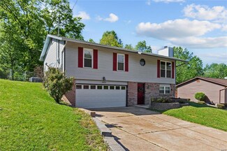 5553 Oak Pointe Dr, Imperial, MO 63052