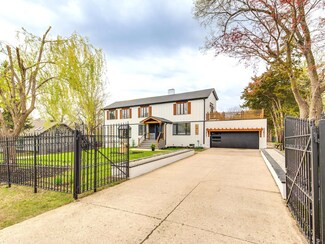 1912 N Summit St, Wheaton, IL 60187
